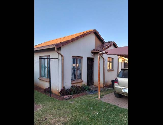 2 BEDROOM TOWNHOUSE FOR SALE IN CLAYVILLE